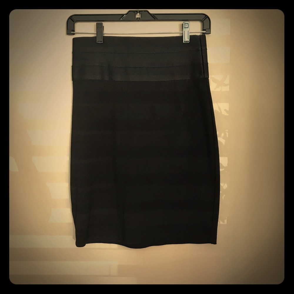 Max Studio Black Knee Length Skirt Size S